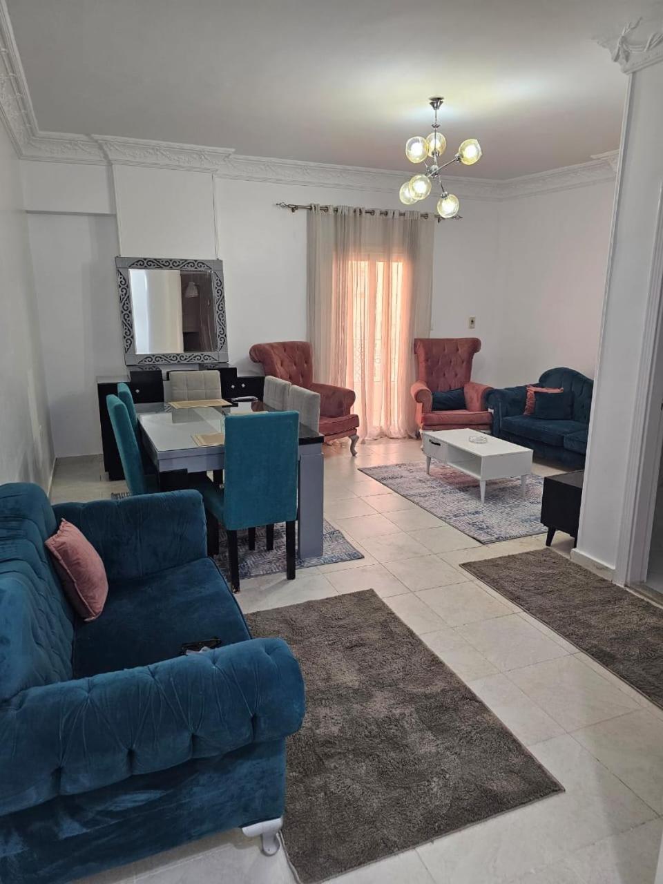 American Oasis: 3-bedroom With Garden Apartment *